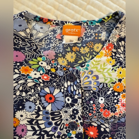 Lot of 3 Scrub Uniform Lab Coats Size Medium - Picture 4 of 10